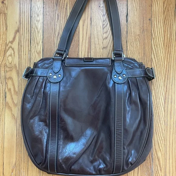 Longchamp shoulder bag. Dark brown with light stitching detail, silver hardware - Picture 2 of 3